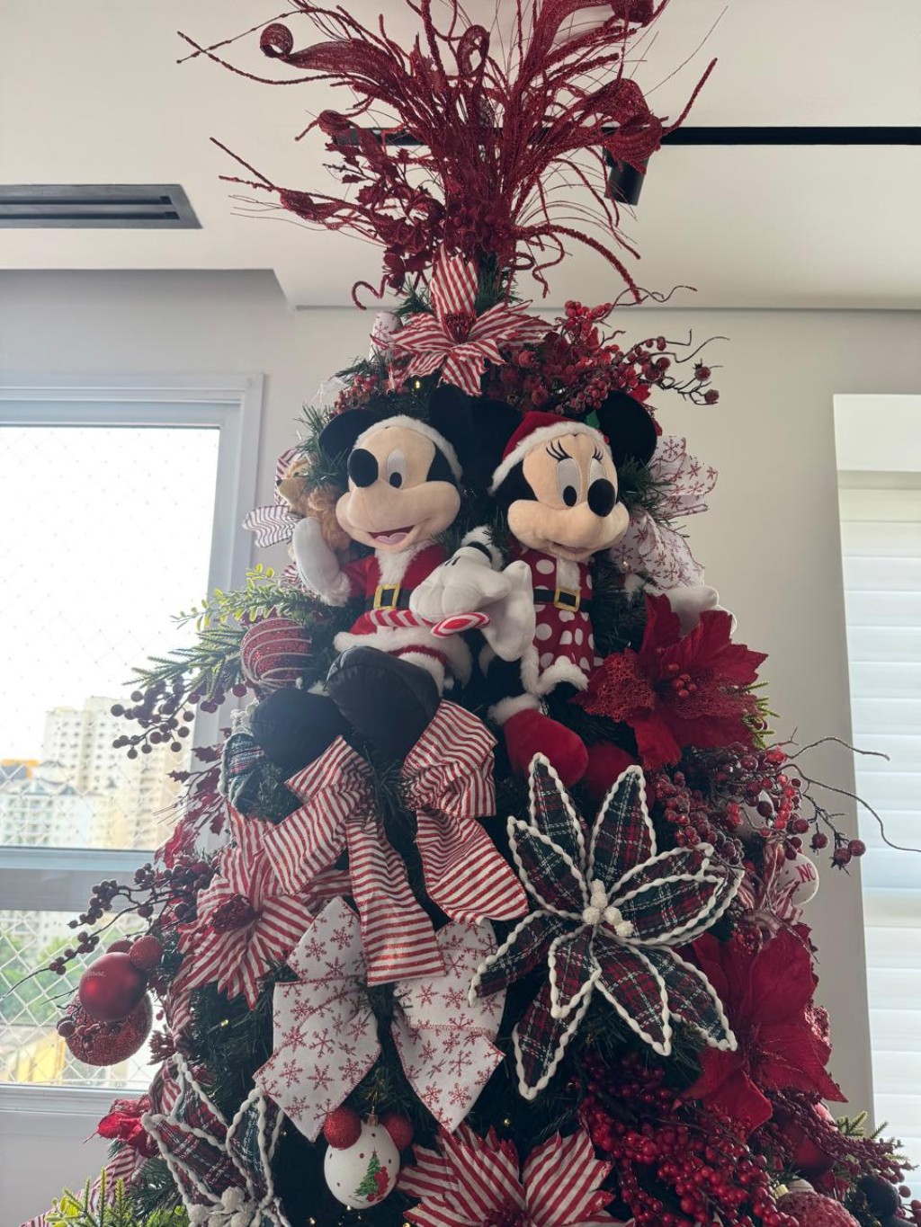 &Aacute;rvore de Natal com o tema Disney.