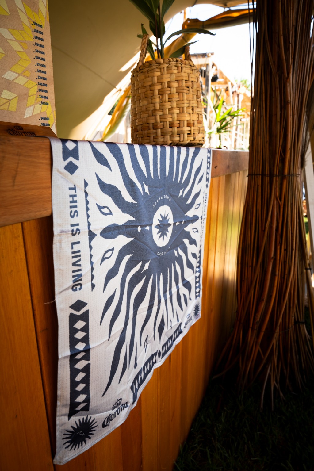 Pa&ntilde;uelo de la c&aacute;psula Corona x Underwave
