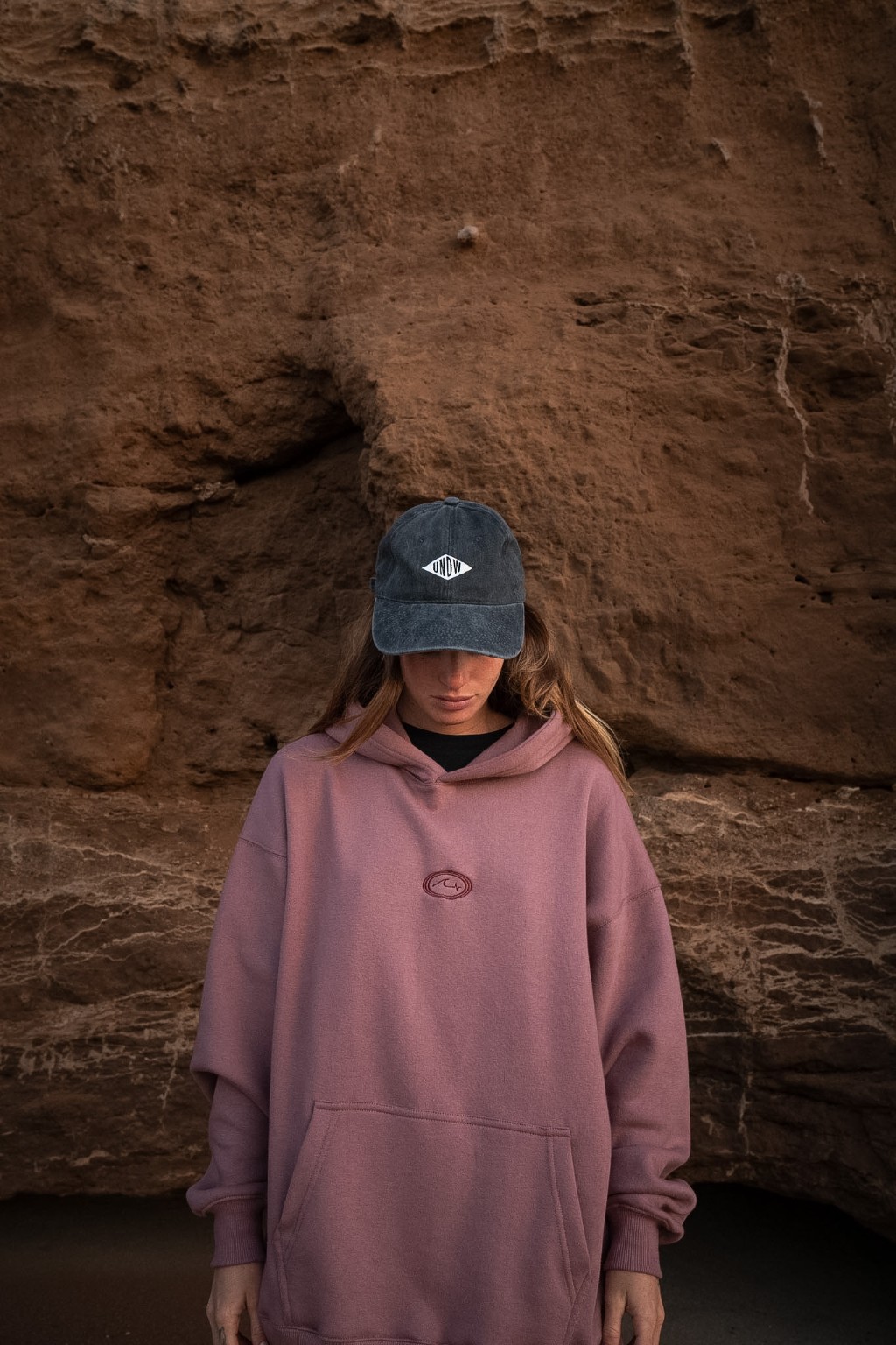 Chica con buzo de Underwave de la colecci&oacute;n Surrealismo