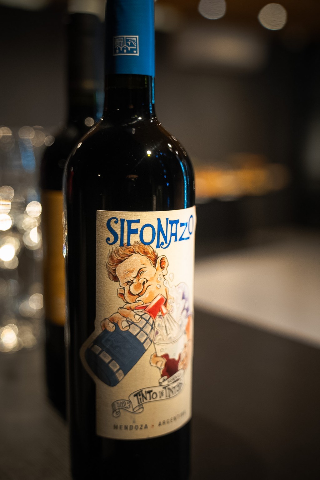 Copa de vino en el evento Jazz, vino y quesos