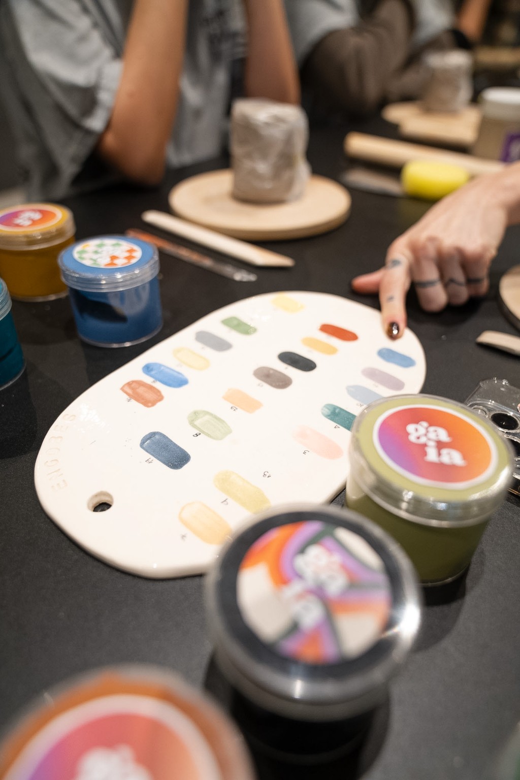 Paleta de engobes y colores para pintar las piezas