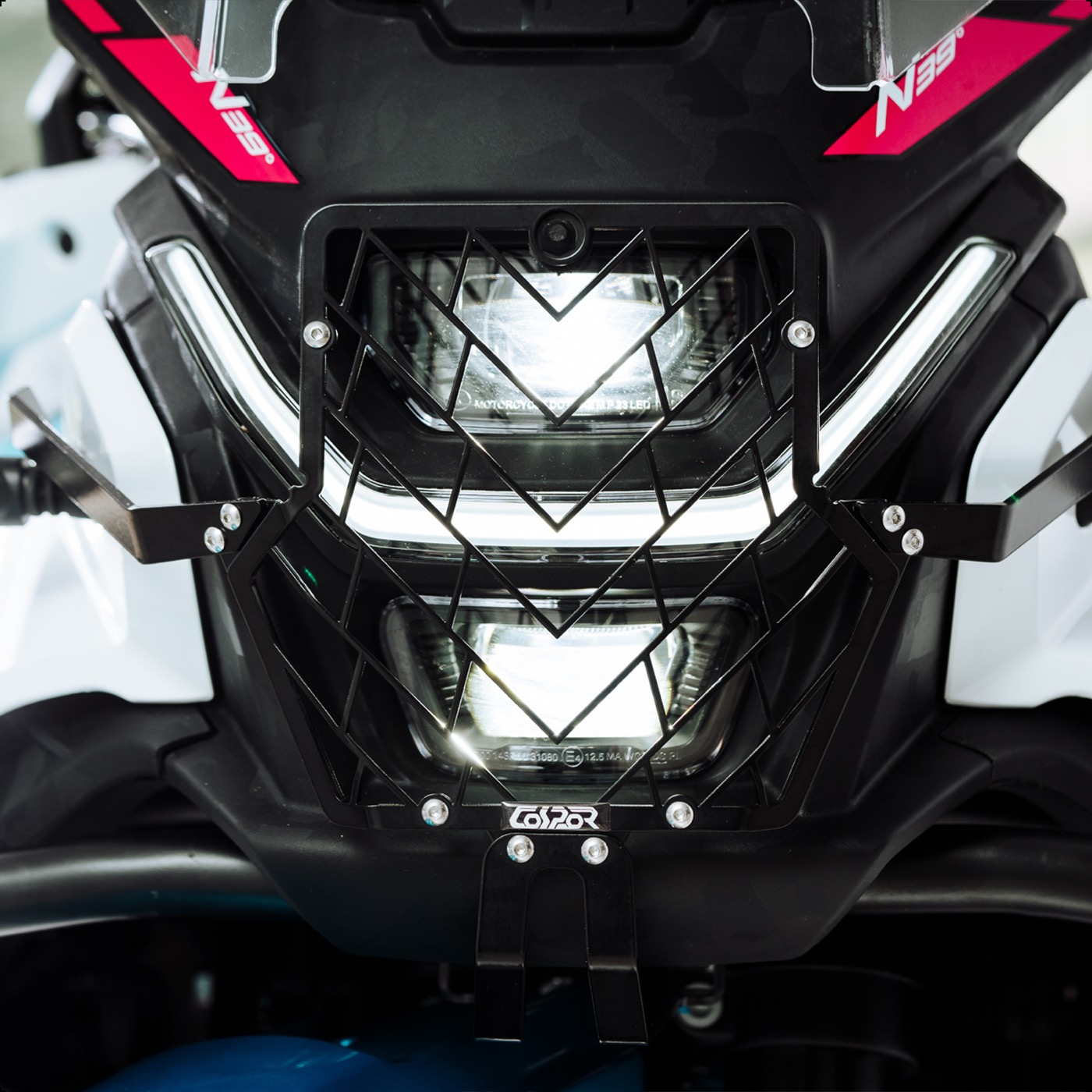 Cubre óptica Cospor para CFMoto 450MT