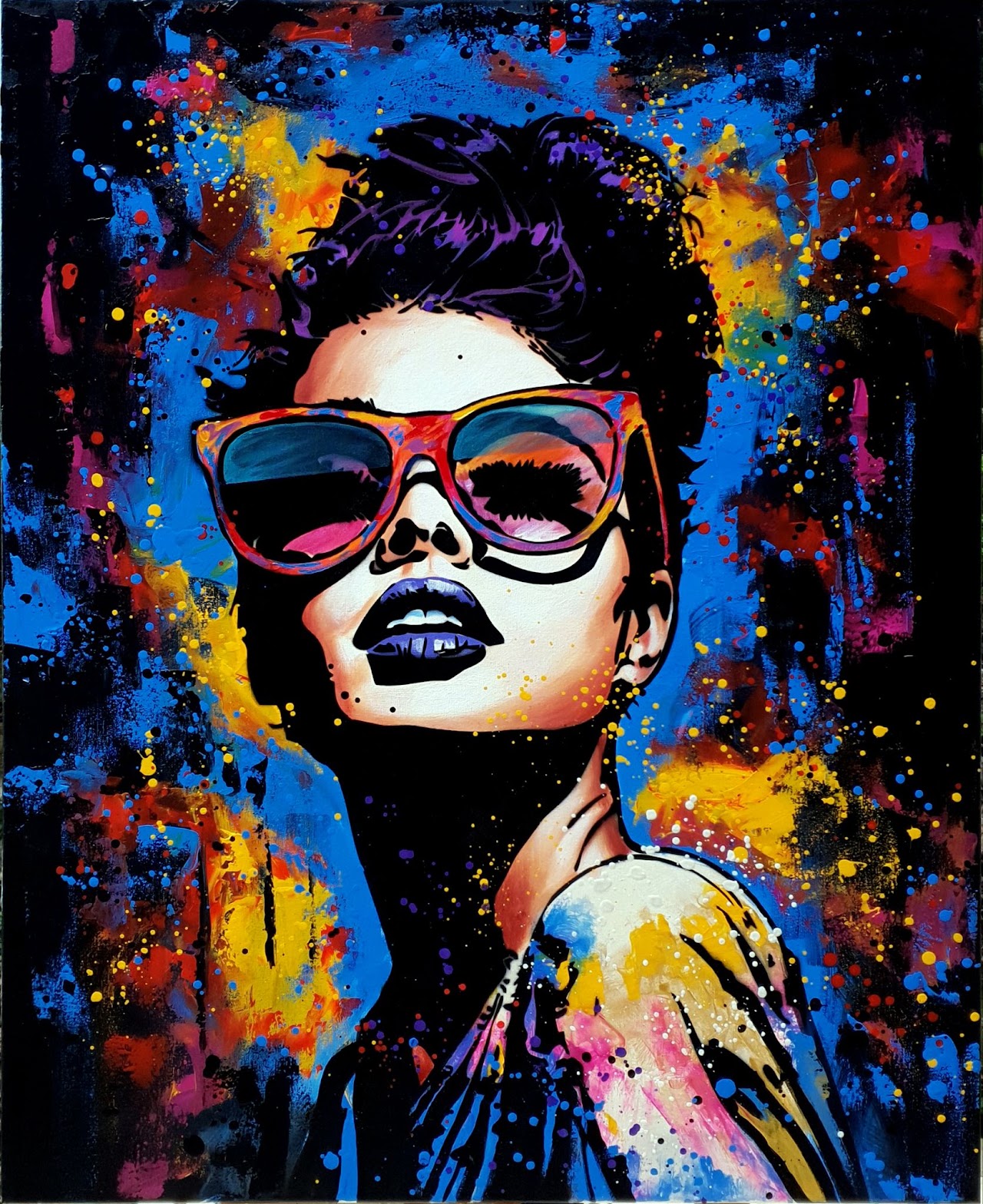 Painel pop art com rosto feminino e óculos, técnica mista sobre tela