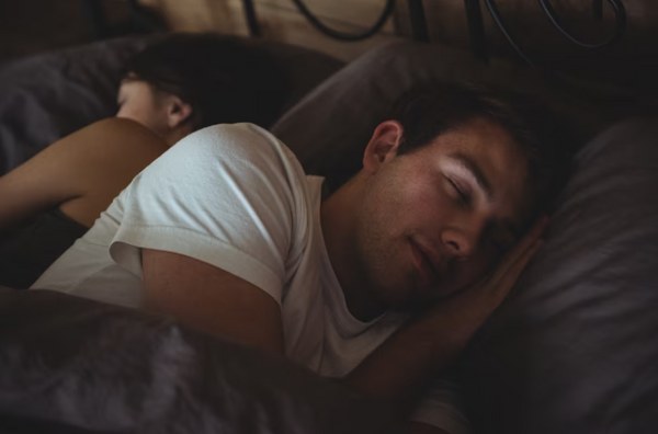 boa noite de sono para olhos doendo