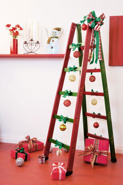 Arvore de natal criativa na escada