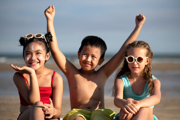 crianças na praia - blog sunkids