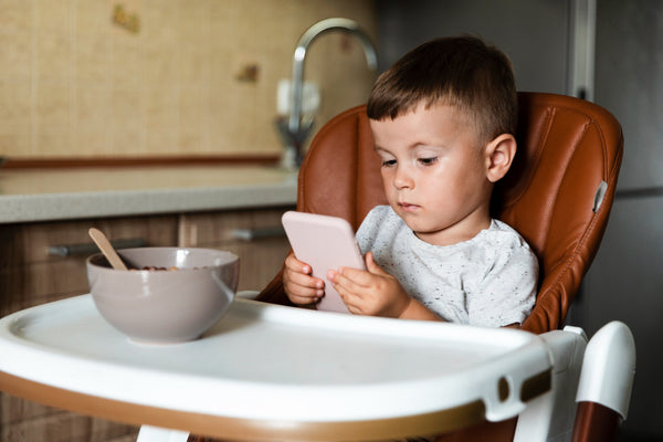 alimentação infantil e telas