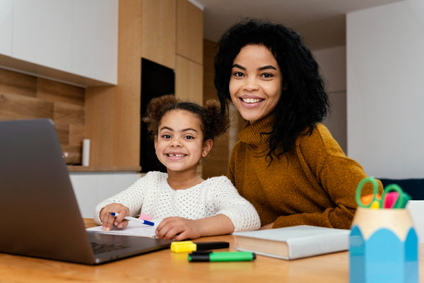 mães em home office