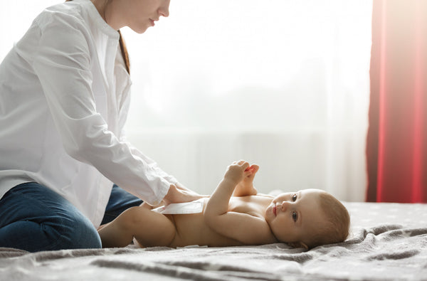 primeiros cuidados com o bebê: troca de fraldas