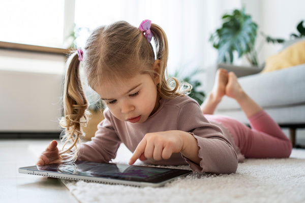 evitar tv para bebes e crianças