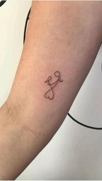 Tatuagens para homenagear filhos: Traço único