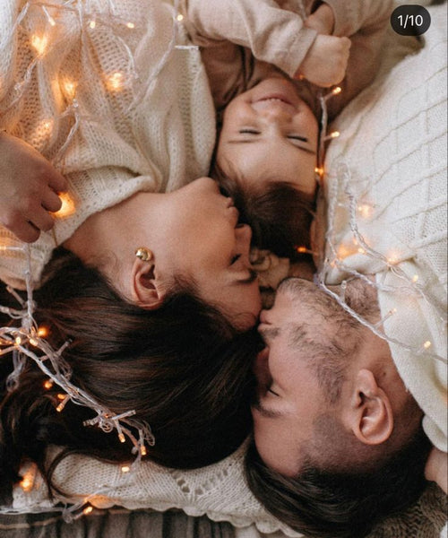 Ideias para ensaio de Natal em família em casa: Família com pisca-pisca