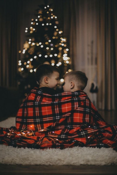 Ideias para ensaio de Natal em família em casa: Dividindo o cobertor