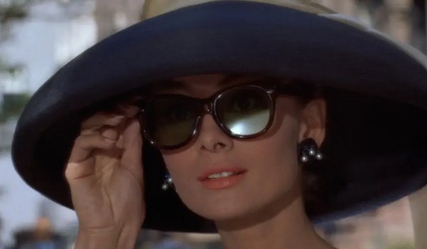 história dos óculos - audrey hepburn