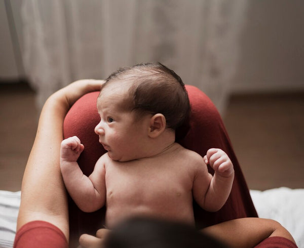 Tabela de desenvolvimento do bebê - 1 mês