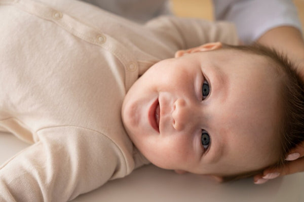 Tabela de desenvolvimento do bebê - bebê de 3 meses