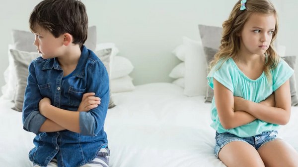 Irmãos que brigam demais: 7 dicas para melhorar a convivência