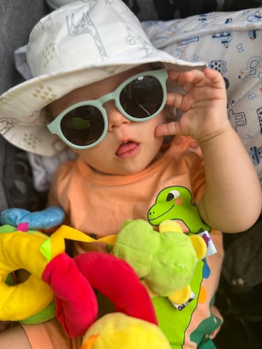 Olho do bebê remelando: Entenda as causas e como tratar corretamente