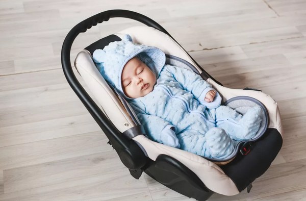 Qual opção é a mais segura? Bebê conforto, cadeirinha ou cinto de segurança?