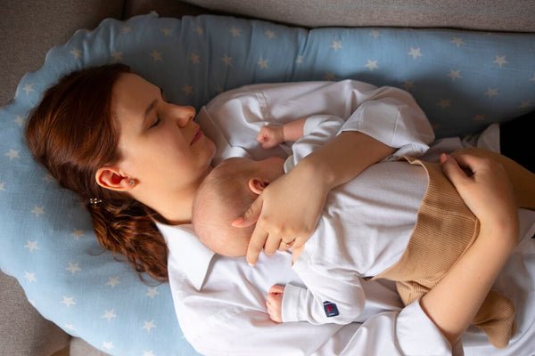 Seu bebê só quer dormir no colo? Veja como mudar isso!