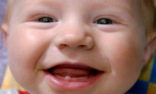 Veja como aliviar a dor dos primeiros dentes do bebê!