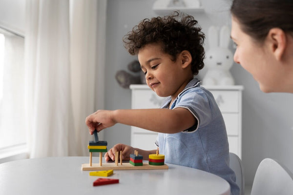 Como identificar atrasos no desenvolvimento infantil: Sinais mais comuns!