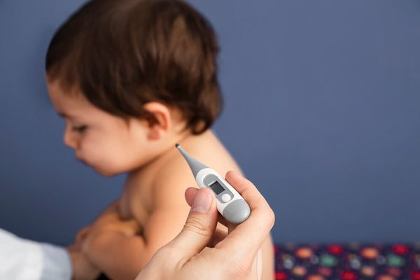 Lidando com a febre do bebê: Dicas de cuidados essenciais!