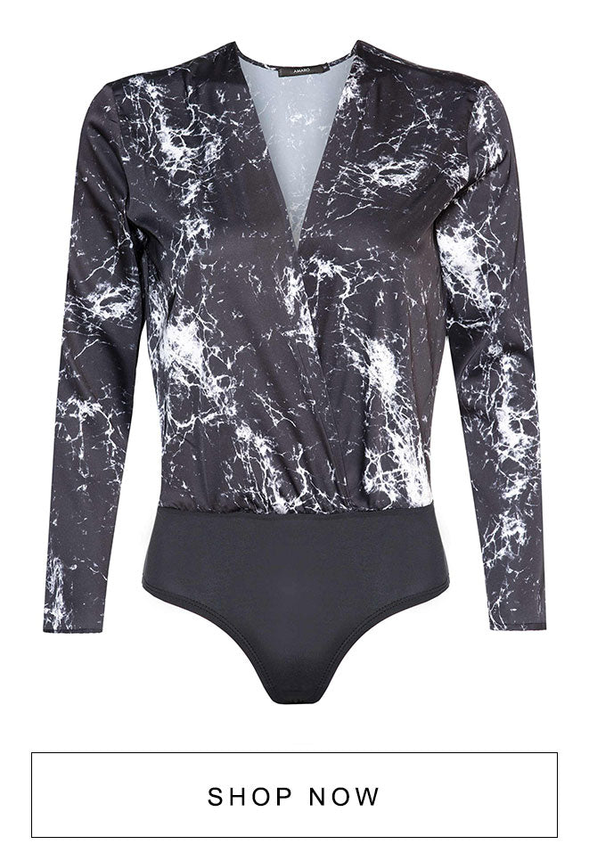 Body estampado mármore com decote em V