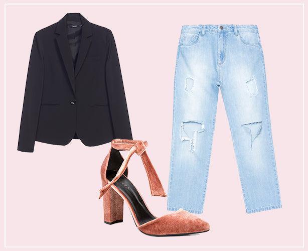 Look com calça boyfriend, blazer preto e sapato de veludo