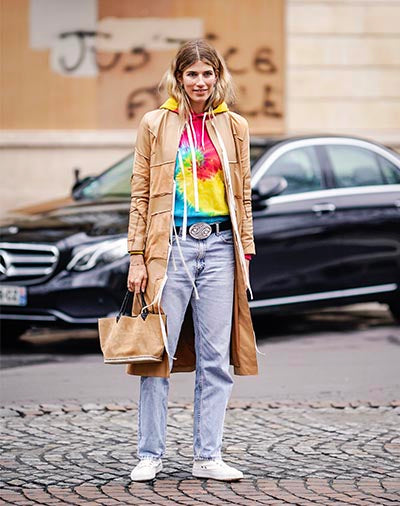 Sobretudo + moletom + jeans - conforto e estilo garantidos!