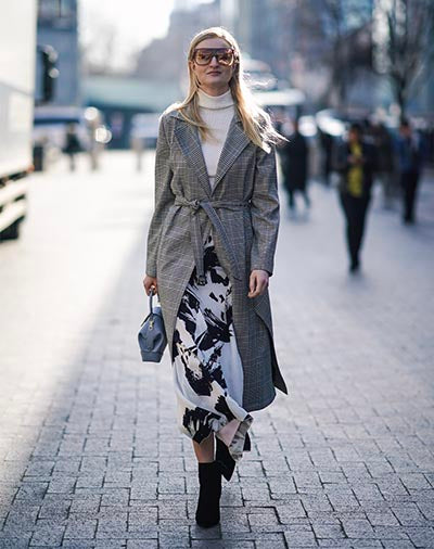 Sobretudo com saia longa - aposte no mix and match de estampas!