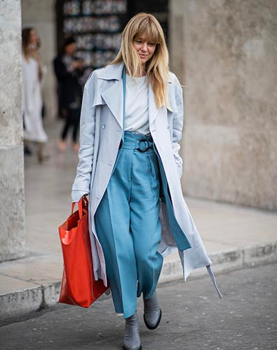 Sobretudo em tom pastel para um look monocromático incrível.
