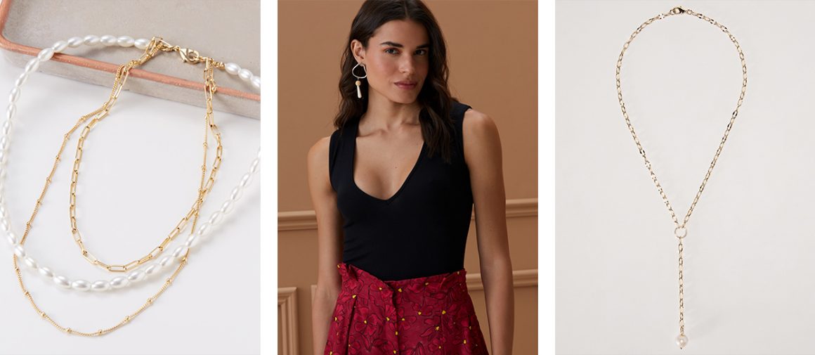 Blusa com decote e colar de corrente