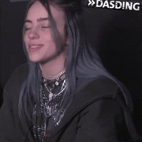 Billie Eilish e colares de correntes