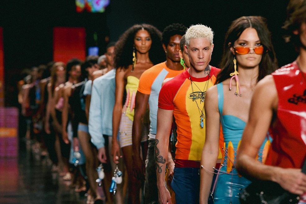 SPFW N60: inspirado em férias de verão, Bold Strap mescla looks com efeito molhado e vida noturna — Foto: Fabiano Battaglin/gshow